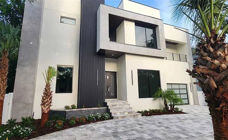 Custom home floor plan layout