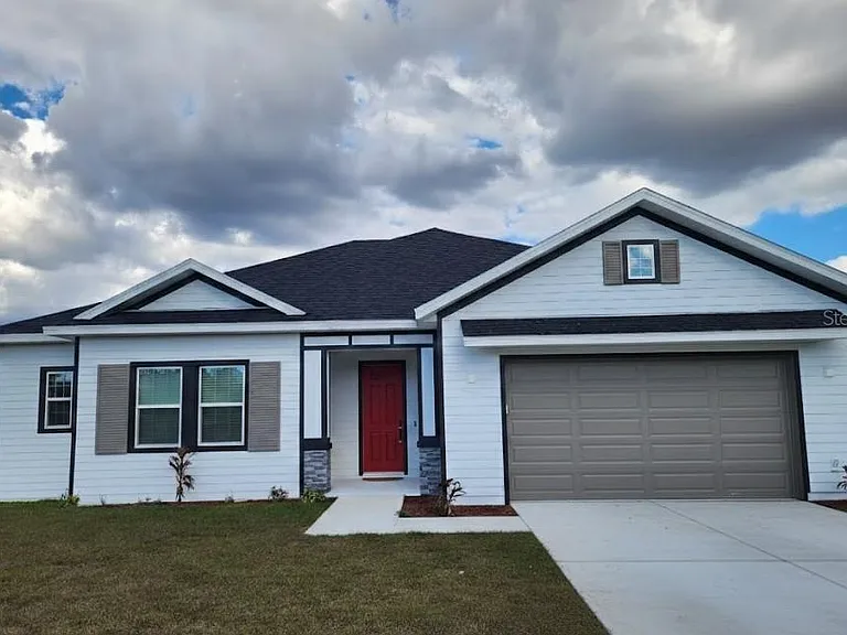 Staircase with railing design